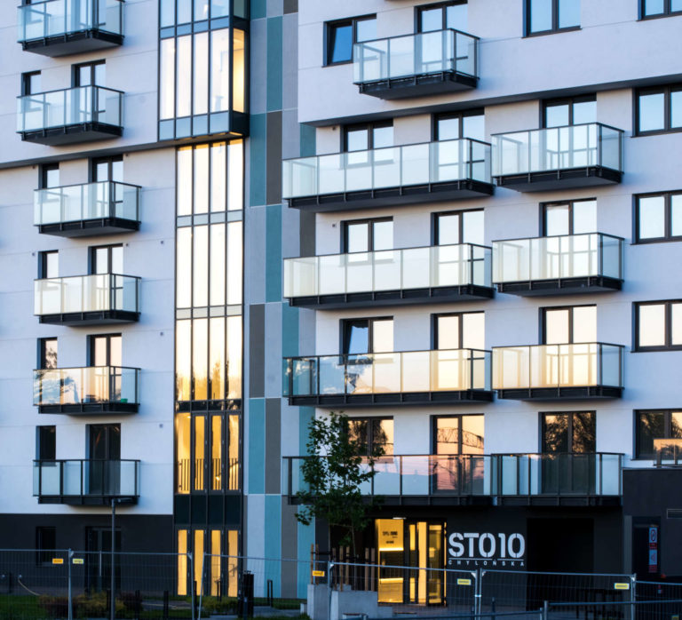 Refleksy zachodzącego słońca | Osiedle STO10 Chylońska w Gdyni